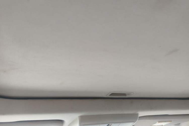Used Dodge Journey 2013 2.4L Two-Wheel Drive Luxury Version Headliner