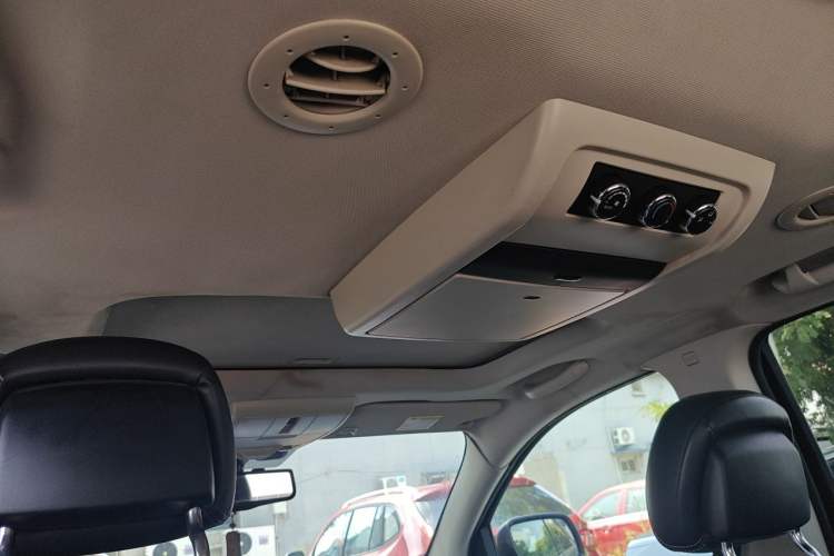 Used Dodge Journey 2013 2.4L Two-Wheel Drive Luxury Version Headliner