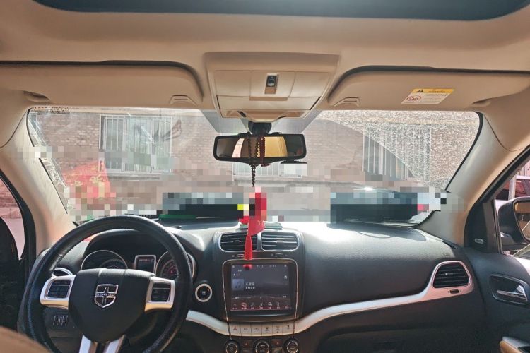 Used Dodge Journey 2013 2.4L Two-Wheel Drive Luxury Version Headliner