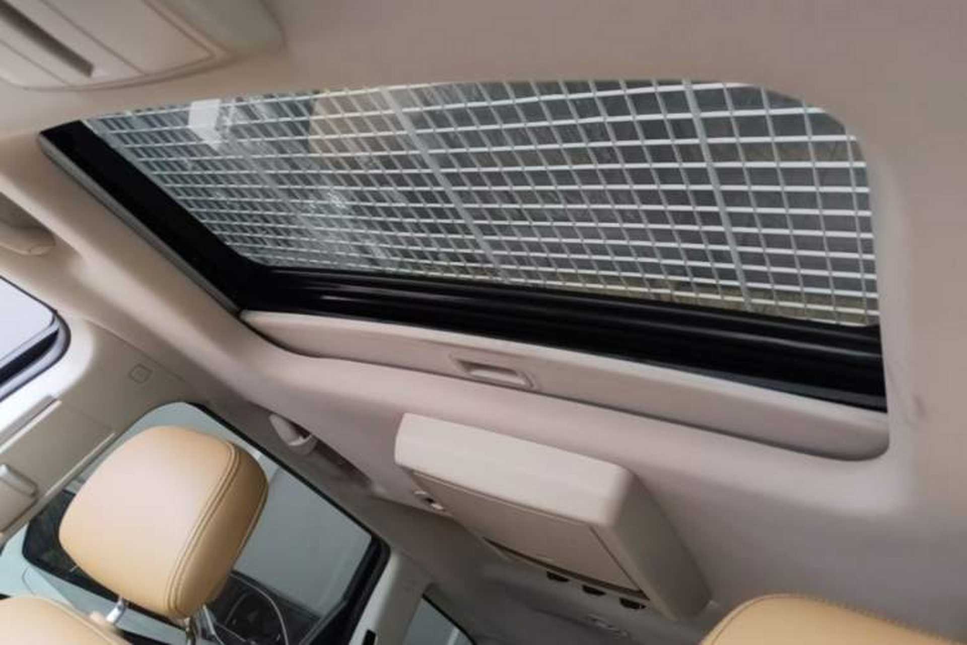 Used Dodge Journey 2013 2.4L Two-Wheel Drive Luxury Version Headliner