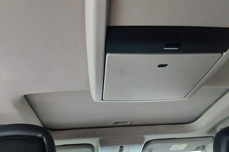 Used Dodge Journey 2013 3.6L Four-Wheel Drive Flagship Edition Headliner