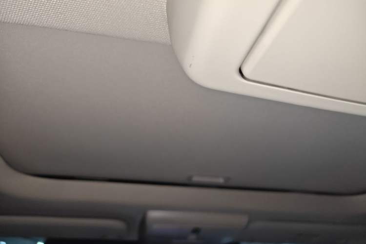 Used Dodge Journey 2013 2.4L Two-Wheel Drive Luxury Version Headliner