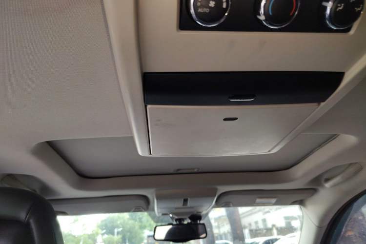 Used Dodge Journey 2013 2.4L Two-Wheel Drive Luxury Version Headliner
