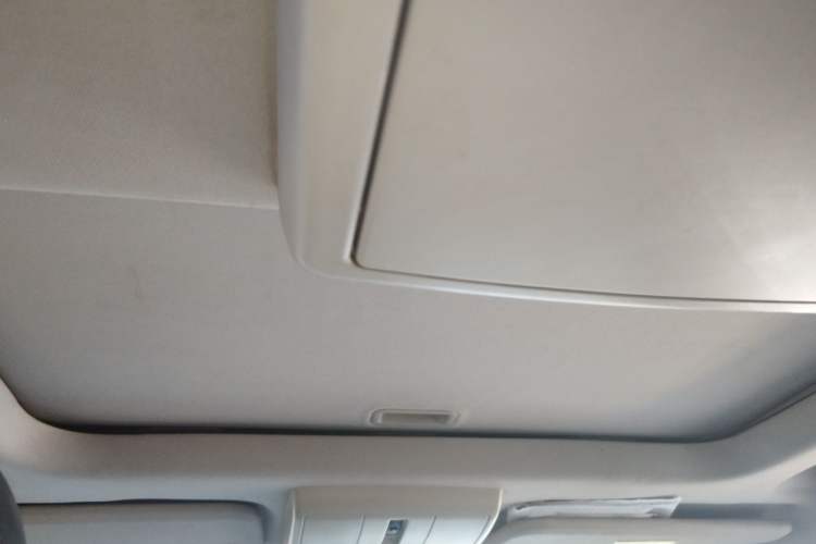 Used Dodge Journey 2013 2.4L Two-Wheel Drive Luxury Version Headliner