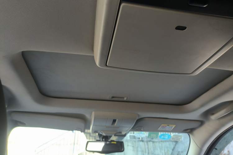 Used Dodge Journey 2013 2.4L Two-Wheel Drive Luxury Version Headliner
