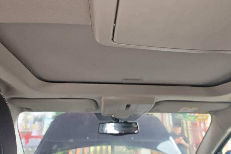 Used Dodge Journey 2013 2.4L Two-Wheel Drive Luxury Version Headliner