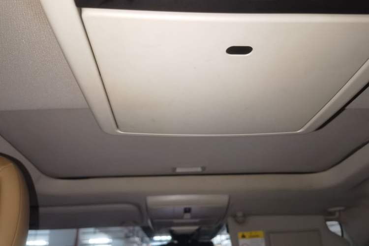 Used Dodge Journey 2013 2.4L Two-Wheel Drive Luxury Version Headliner