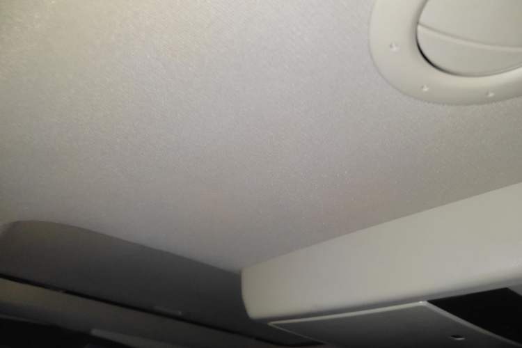 Used Dodge Journey 2013 2.4L Two-Wheel Drive Luxury Version Headliner