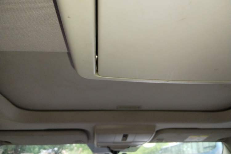 Used Dodge Journey 2013 2.4L Two-Wheel Drive Luxury Version Headliner