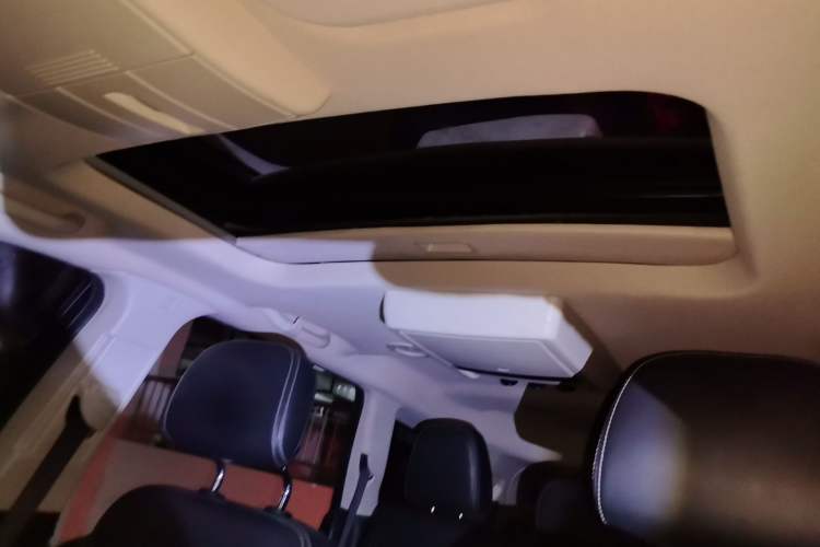 Used Dodge Journey 2013 3.6L Four-Wheel Drive Flagship Edition Headliner