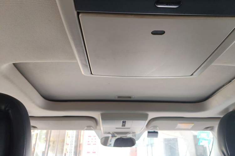 Used Dodge Journey 2013 2.4L Two-Wheel Drive Luxury Version Headliner