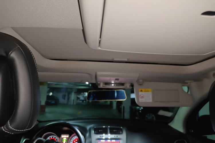 Used Dodge Journey 2013 2.4L Two-Wheel Drive Luxury Version Headliner