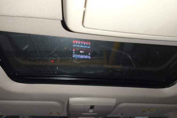 Used Dodge Journey 2013 2.4L Two-Wheel Drive Luxury Version Headliner