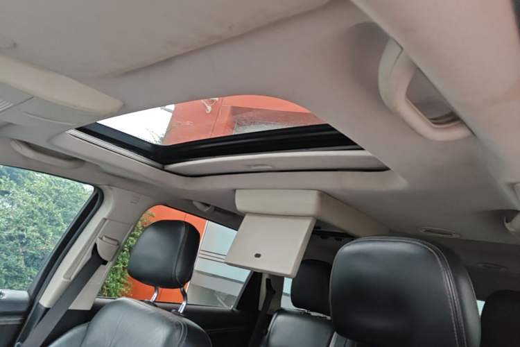 Used Dodge Journey 2013 2.4L Two-Wheel Drive Luxury Version Headliner