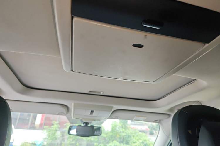 Used Dodge Journey 2013 2.4L Two-Wheel Drive Luxury Version Headliner