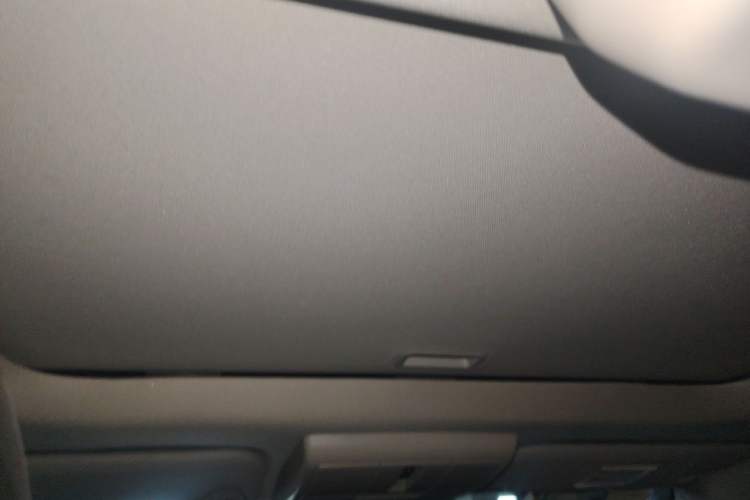 Used Dodge Journey 2013 2.4L Two-Wheel Drive Luxury Version Headliner