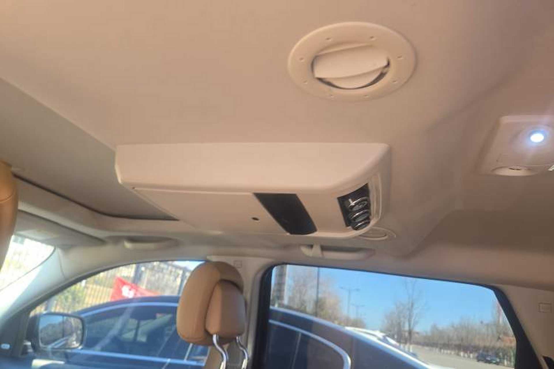 Used Dodge Journey 2013 2.4L Two-Wheel Drive Luxury Version Headliner