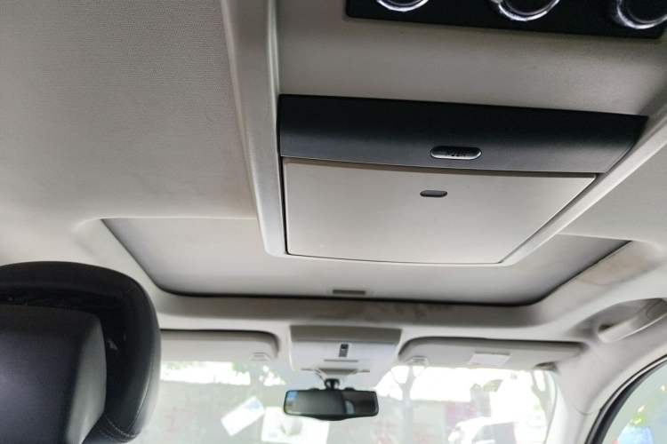Used Dodge Journey 2013 2.4L Two-Wheel Drive Luxury Version Headliner