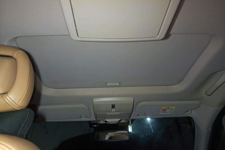 Used Dodge Journey 2013 2.4L Two-Wheel Drive Luxury Version Headliner
