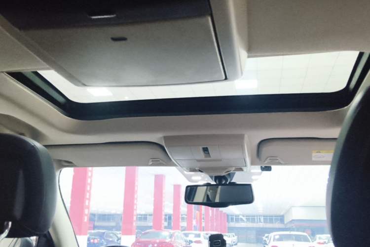 Used Dodge Journey 2013 2.4L Two-Wheel Drive Luxury Version Headliner