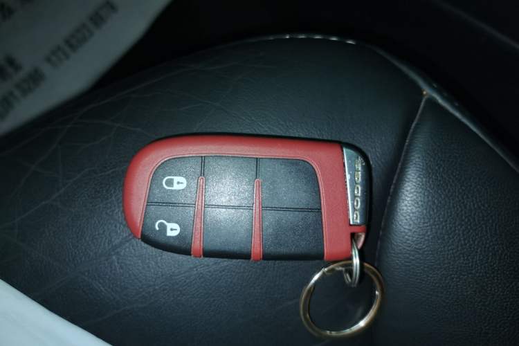 Used Dodge Journey 2013 2.4L Two-Wheel Drive Luxury Version Interior 1