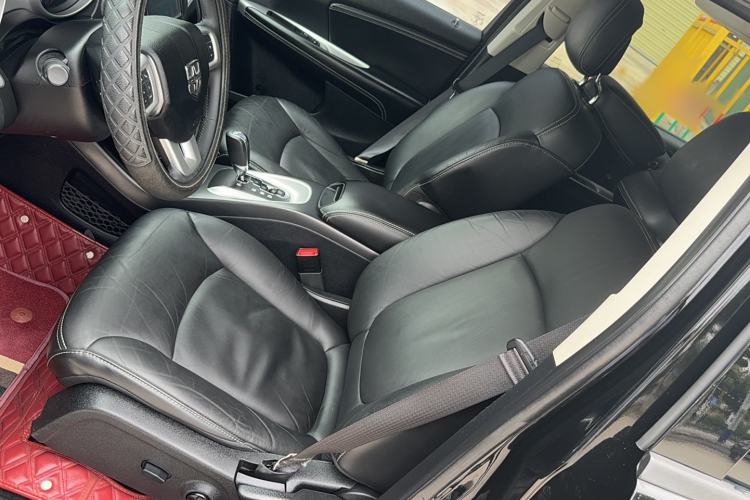 Used Dodge Journey 2013 2.4L Two-Wheel Drive Luxury Version Interior 1