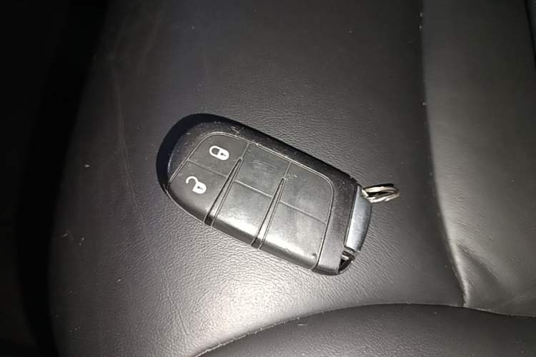 Used Dodge Journey 2013 2.4L Two-Wheel Drive Luxury Version Interior 1