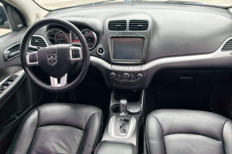 Used Dodge Journey 2013 3.6L Four-Wheel Drive Flagship Edition Interior 2