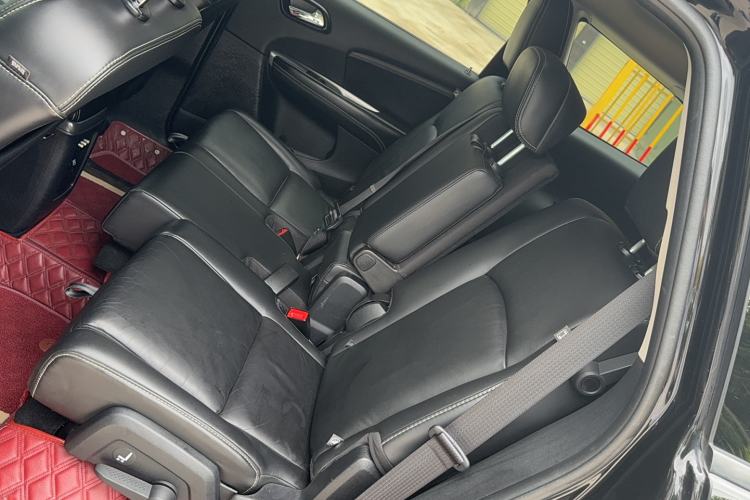 Used Dodge Journey 2013 2.4L Two-Wheel Drive Luxury Version Interior 2
