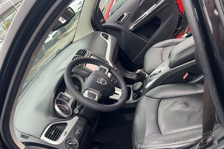 Used Dodge Journey 2013 2.4L Two-Wheel Drive Luxury Version Interior 2
