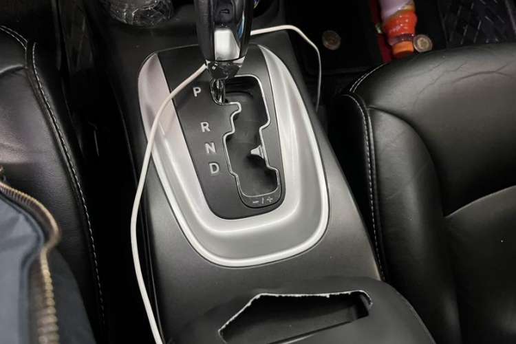 Used Dodge Journey 2013 2.4L Two-Wheel Drive Luxury Version Interior 3