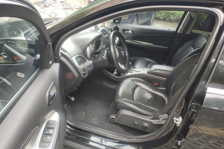 Used Dodge Journey 2013 2.4L Two-Wheel Drive Luxury Version Interior 3