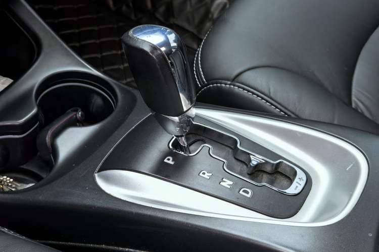 Used Dodge Journey 2013 2.4L Two-Wheel Drive Luxury Version Interior 4