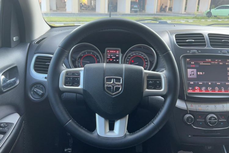 Used Dodge Journey 2013 2.4L Two-Wheel Drive Luxury Version Interior 5