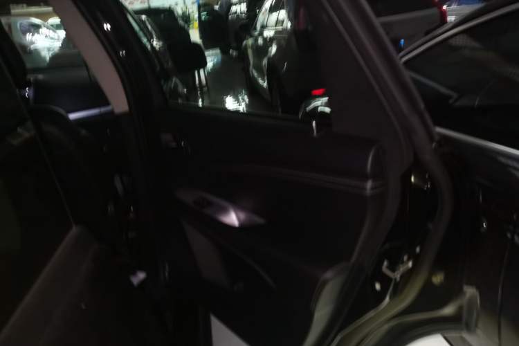 Used Dodge Journey 2013 2.4L Two-Wheel Drive Luxury Version Interior 6