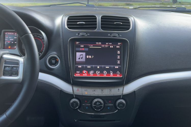 Used Dodge Journey 2013 2.4L Two-Wheel Drive Luxury Version Interior 6