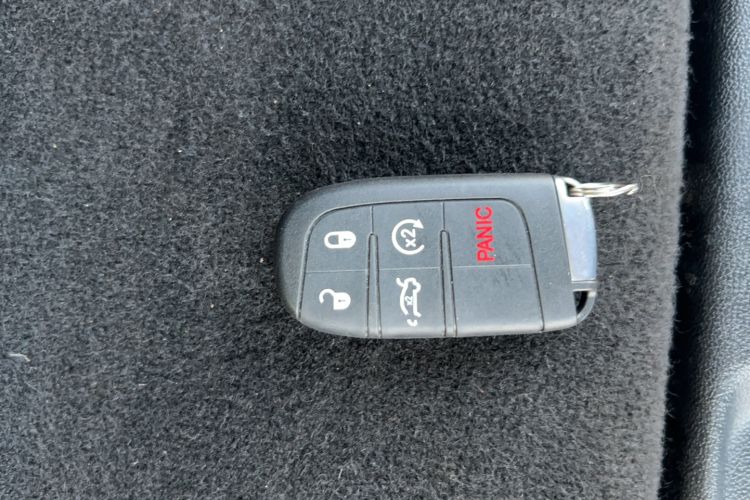 Used Dodge Journey 2013 2.4L Two-Wheel Drive Luxury Version Interior 6