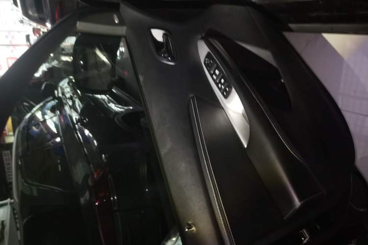 Used Dodge Journey 2013 2.4L Two-Wheel Drive Luxury Version Interior 7