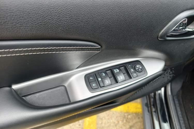 Used Dodge Journey 2013 3.6L Four-Wheel Drive Flagship Edition Interior 9