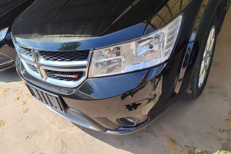 Used Dodge Journey 2013 2.4L Two-Wheel Drive Luxury Version Left Front Headlight