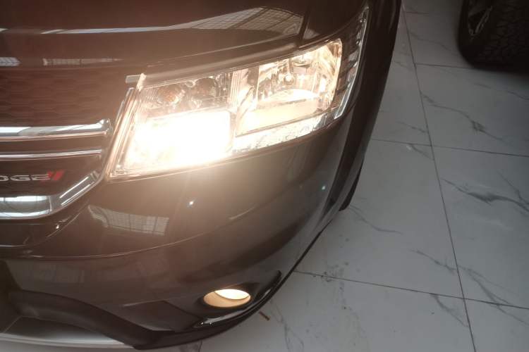 Used Dodge Journey 2013 2.4L Two-Wheel Drive Luxury Version Left Front Headlight