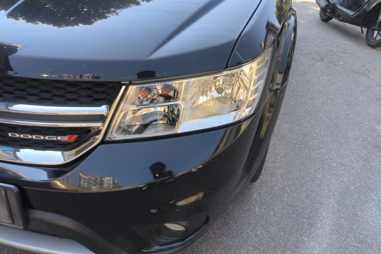 Used Dodge Journey 2013 2.4L Two-Wheel Drive Luxury Version Left Front Headlight