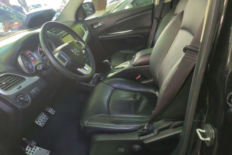 Used Dodge Journey 2013 2.4L Two-Wheel Drive Luxury Version Left Front Seat