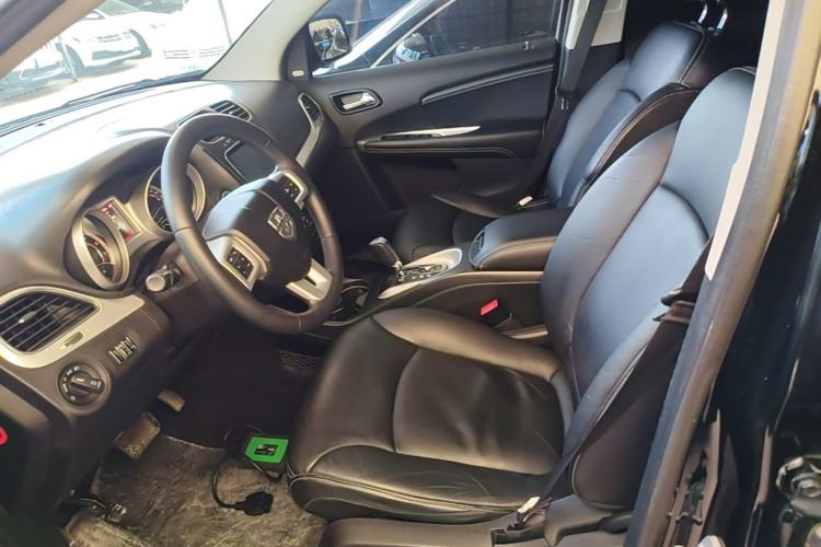 Used Dodge Journey 2013 2.4L Two-Wheel Drive Luxury Version Left Front Seat