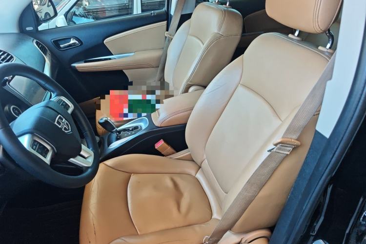 Used Dodge Journey 2013 2.4L Two-Wheel Drive Luxury Version Left Front Seat