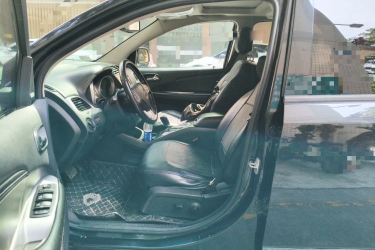 Used Dodge Journey 2013 2.4L Two-Wheel Drive Luxury Version Left Front Seat