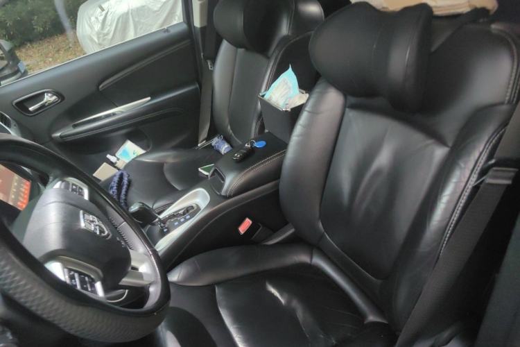 Used Dodge Journey 2013 2.4L Two-Wheel Drive Luxury Version Left Front Seat