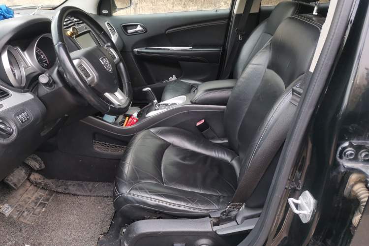 Used Dodge Journey 2013 2.4L Two-Wheel Drive Luxury Version Left Front Seat
