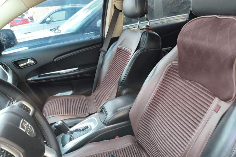 Used Dodge Journey 2013 2.4L Two-Wheel Drive Luxury Version Left Front Seat