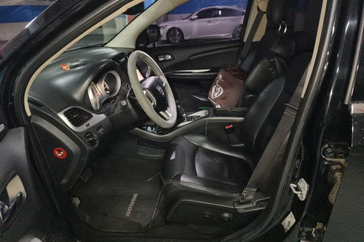 Used Dodge Journey 2013 2.4L Two-Wheel Drive Luxury Version Left Front Seat